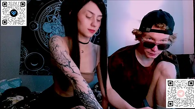 Snapshot of poisondevotion chatting on 11.10.25 poisondevotion online show from 11.10.25