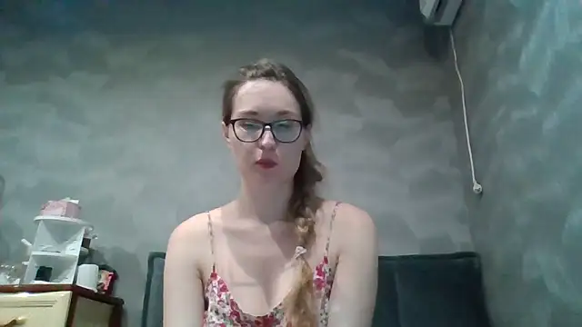 Snapshot of Jugira chatting on 09.22.25 Jugira online show from 09.22.25