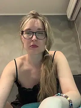 Snapshot of Jugira chatting on 09.23.25 Jugira online show from 09.23.25