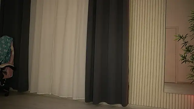 Snapshot of EmmaBlanco chatting on 02.26.26 EmmaBlanco online show from 02.26.26