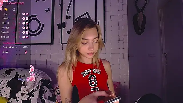 Snapshot of nikkichu chatting on 10.11.25 nikkichu online show from 10.11.25