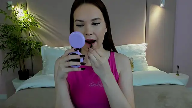 KiraHolli online show from 10.07.25
