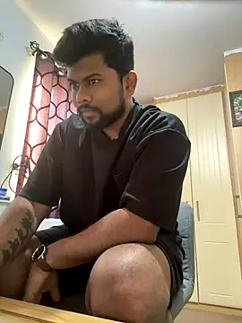 Snapshot of CrazyShashank chatting on 11.25.25 CrazyShashank online show from 11.25.25