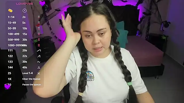 LolaVillalobos online show from 10.22.25