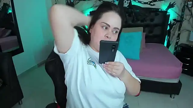 LolaVillalobos online show from 10.27.25