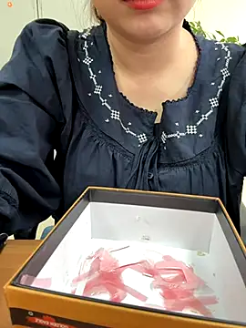 Snapshot of PhuongNhi21 chatting on 10.31.25 PhuongNhi21 online show from 10.31.25