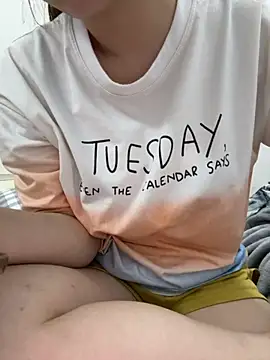 Snapshot of PhuongNhi21 chatting on 11.10.25 PhuongNhi21 online show from 11.10.25