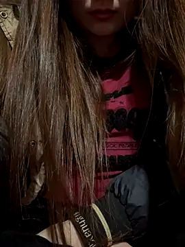 Snapshot of PhuongNhi21 chatting on 11.12.25 PhuongNhi21 online show from 11.12.25