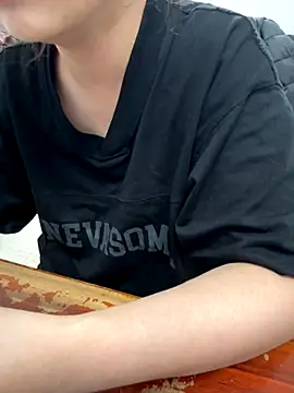 Snapshot of PhuongNhi21 chatting on 11.15.25 PhuongNhi21 online show from 11.15.25