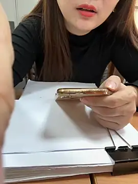 Snapshot of PhuongNhi21 chatting on 11.18.25 PhuongNhi21 online show from 11.18.25