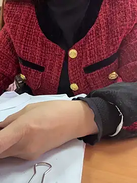 Snapshot of PhuongNhi21 chatting on 11.29.25 PhuongNhi21 online show from 11.29.25