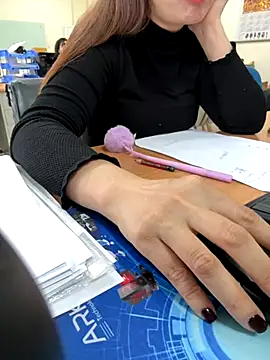 Snapshot of PhuongNhi21 chatting on 12.01.25 PhuongNhi21 online show from 12.01.25