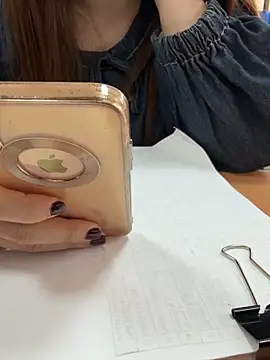 Snapshot of PhuongNhi21 chatting on 12.04.25 PhuongNhi21 online show from 12.04.25