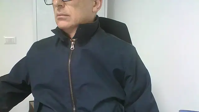 Snapshot of Sensor2000 chatting on 12.18.25 Sensor2000 online show from 12.18.25