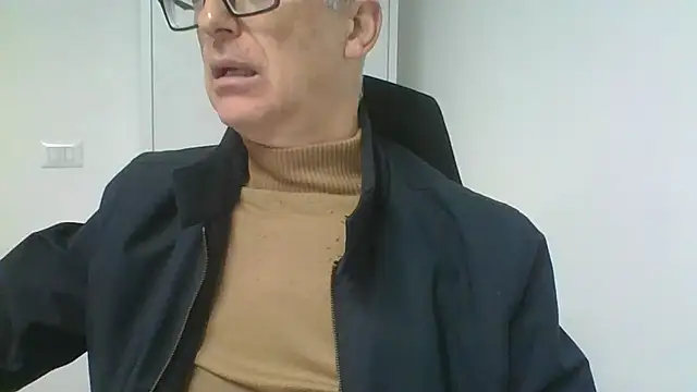 Snapshot of Sensor2000 chatting on 12.19.25 Sensor2000 online show from 12.19.25