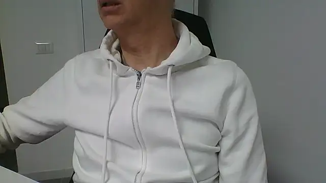 Snapshot of Sensor2000 chatting on 01.12.26 Sensor2000 online show from 01.12.26