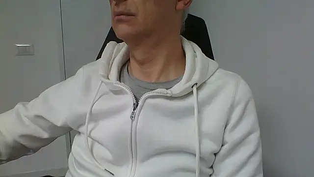 Snapshot of Sensor2000 chatting on 01.14.26 Sensor2000 online show from 01.14.26