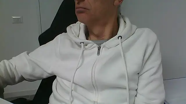 Snapshot of Sensor2000 chatting on 01.15.26 Sensor2000 online show from 01.15.26