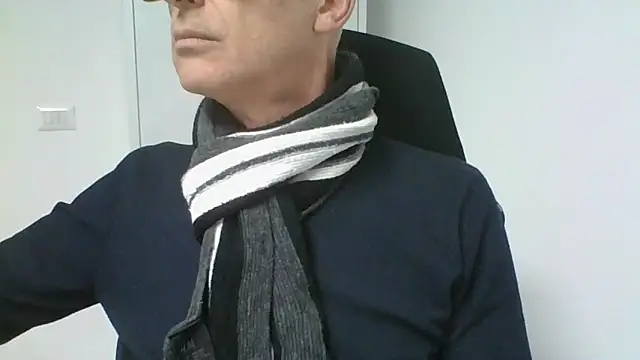 Snapshot of Sensor2000 chatting on 01.16.26 Sensor2000 online show from 01.16.26