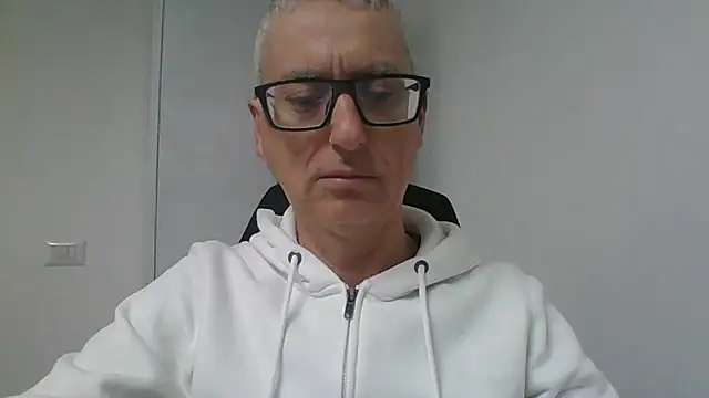 Snapshot of Sensor2000 chatting on 01.17.26 Sensor2000 online show from 01.17.26