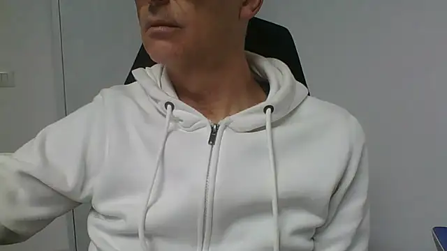 Snapshot of Sensor2000 chatting on 02.03.26 Sensor2000 online show from 02.03.26