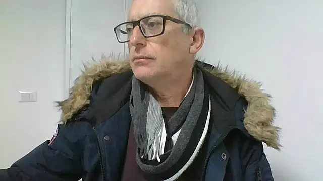 Snapshot of Sensor2000 chatting on 02.14.26 Sensor2000 online show from 02.14.26