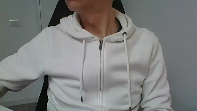 Snapshot of Sensor2000 chatting on 02.16.26 Sensor2000 online show from 02.16.26