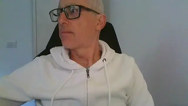 Snapshot of Sensor2000 chatting on 02.26.26 Sensor2000 online show from 02.26.26