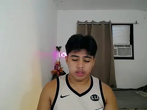 Hugecock2hundle intown online show from 11.15.25