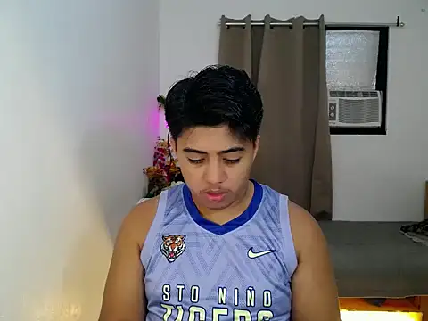 Hugecock2hundle intown online show from 11.23.25