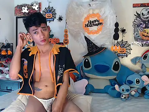 Snapshot of good_boy_in_bed chatting on 11.04.25 good boy in bed online show from 11.04.25