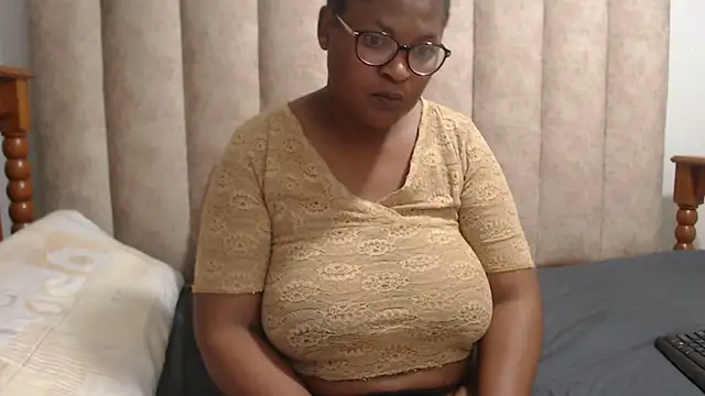 Snapshot of Sexybusty01 chatting on 09.23.25 Sexybusty01 online show from 09.23.25
