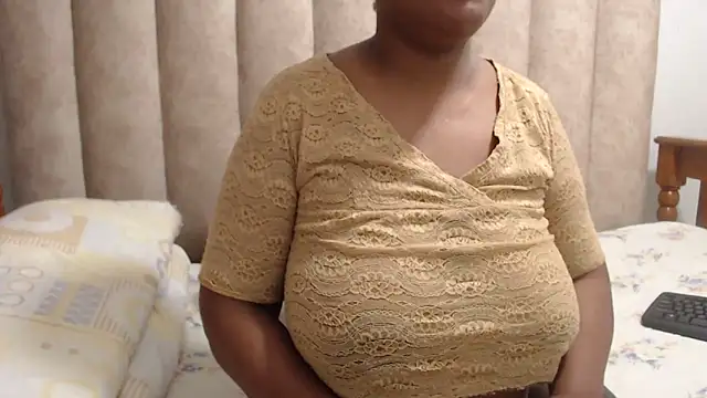 Snapshot of Sexybusty01 chatting on 10.16.25 Sexybusty01 online show from 10.16.25