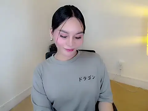 holly tabby online show from 02.06.26