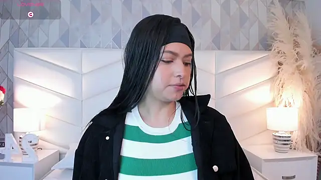 Snapshot of victoria___jonnes chatting on 09.21.25 victoria jonnes online show from 09.21.25