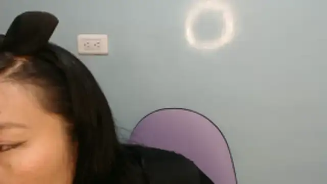 Snapshot of lunna_07 chatting on 10.23.25 lunna 07 online show from 10.23.25