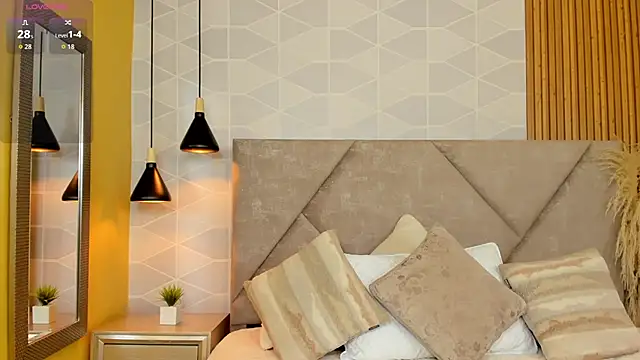 Jade Whisper online show from 12.23.25