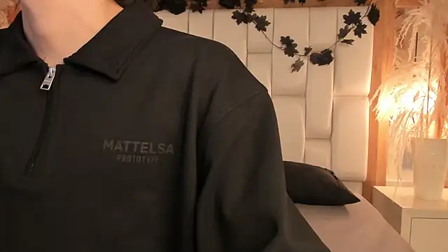 Daphne And Roger online show from 12.18.25