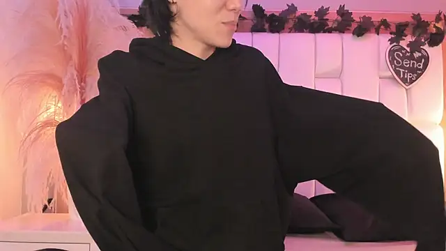 Daphne And Roger online show from 04.04.26