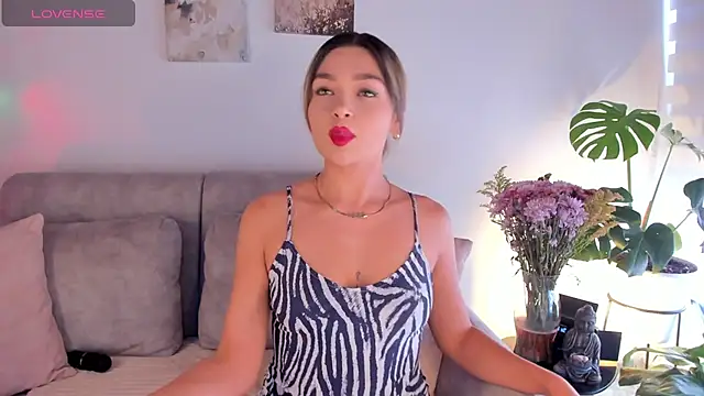 Snapshot of Estrer_collins chatting on 09.15.25 Estrer collins online show from 09.15.25