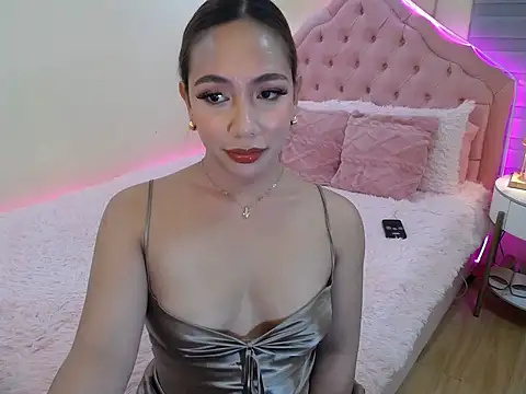 Snapshot of ur_seductivelaura chatting on 05.05.26 ur seductivelaura online show from 05.05.26