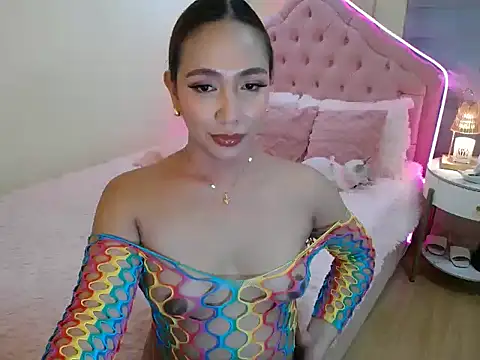Snapshot of ur_seductivelaura chatting on 05.14.26 ur seductivelaura online show from 05.14.26