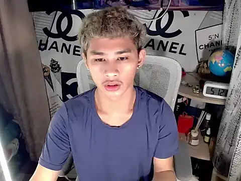Snapshot of asianhardcock25 chatting on 04.25.26 asianhardcock25 online show from 04.25.26