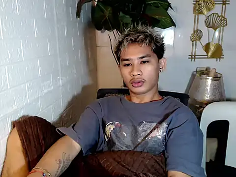 Snapshot of asianhardcock25 chatting on 05.05.26 asianhardcock25 online show from 05.05.26