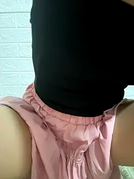 Snapshot of Shiny_Babe chatting on 10.05.25 Shiny Babe online show from 10.05.25