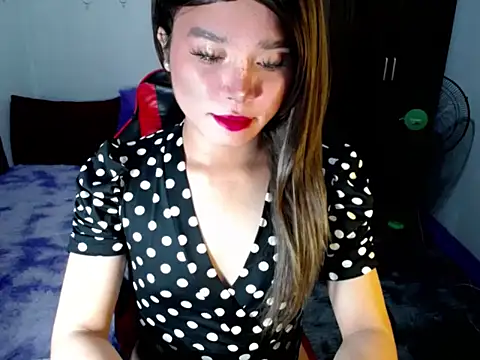 Urassiansweetcummer online show from 11.20.25