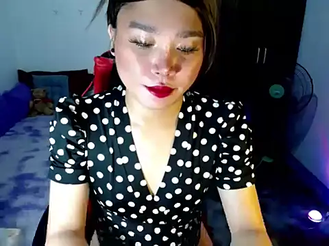 Snapshot of Urassiansweetcummer chatting on 04.13.26 Urassiansweetcummer online show from 04.13.26