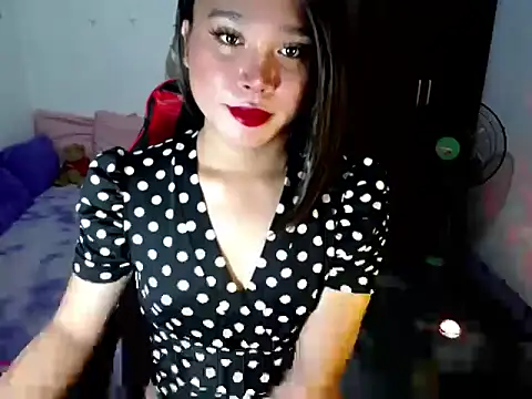 Snapshot of Urassiansweetcummer chatting on 06.15.26 Urassiansweetcummer online show from 06.15.26
