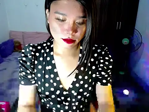Snapshot of Urassiansweetcummer chatting on 06.15.26 Urassiansweetcummer online show from 06.15.26