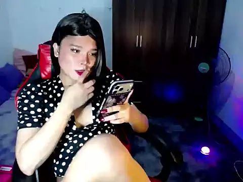 Snapshot of Urassiansweetcummer chatting on 06.18.26 Urassiansweetcummer online show from 06.18.26